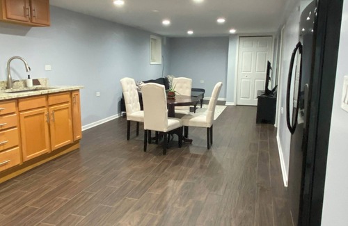 West Lawn Apartment | Lovely 3-bedroom apartment, safe and clean, close to Midway Airport