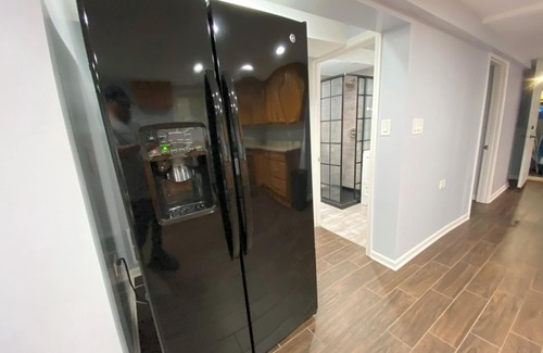 West Lawn Apartment | Lovely 3-bedroom apartment, safe and clean, close to Midway Airport