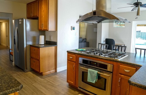 Conway House | Lovely 3 bedroom Home in Orlando Florida with beautiful full kitchen AC and WiFi