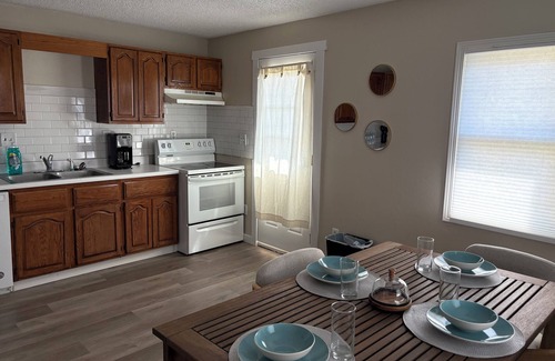Berwick House | Lovely 3-bedroom house with AC in Des Moines
