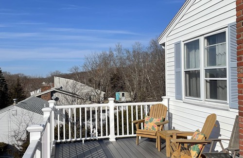 Gloucester Apartment | Lovely 3br apt in Gloucester, free parking