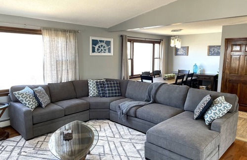 Gloucester Apartment | Lovely 3br apt in Gloucester, free parking