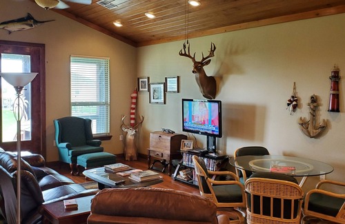 Hackberry House | Lovely 4-bedroom elevated house with Front and Back Porches, on a canal