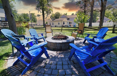 Colonial Beach House | Lovely 5 bedroom home with TVs in each room. Fast wi-fi, easy walk to beach.