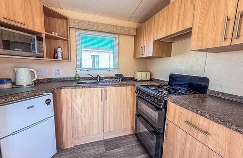 Hunstanton House | Lovely 6 berth caravan nearby Hunstanton beach in Norfolk ref 23071T