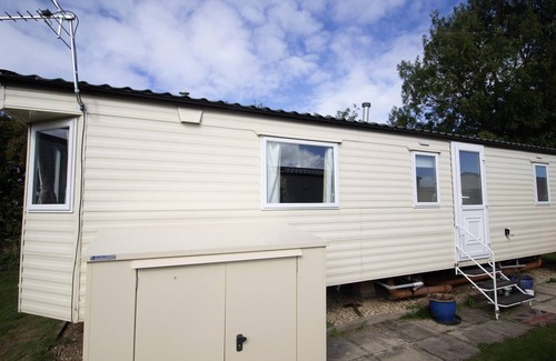 Louth House | Lovely 6 berth caravan at Sunnydale Park in Lincs ref 35111AF