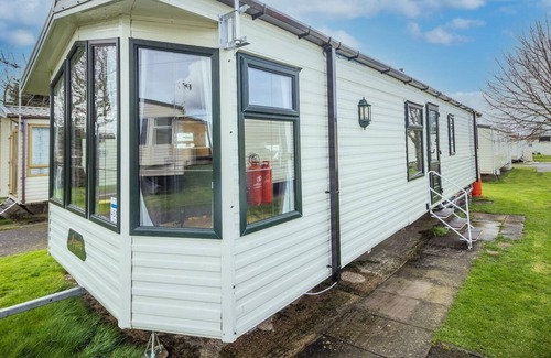 Clacton-on-Sea House | Lovely 6 berth caravan at Highfield Grange in Essex ref 26459BA