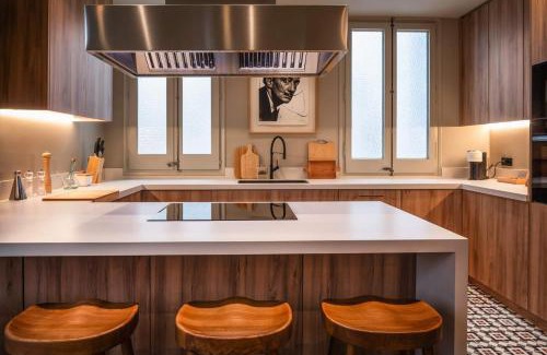 Dreta de l'Eixample Apartment | Lovely 6 BR Flat in L'Eixample