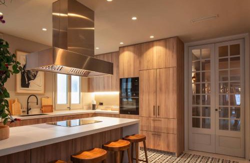 Dreta de l'Eixample Apartment | Lovely 6 BR Flat in L'Eixample