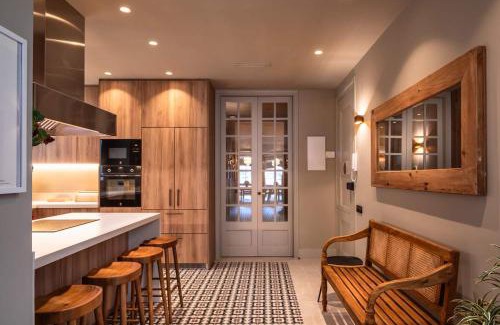 Dreta de l'Eixample Apartment | Lovely 6 BR Flat in L'Eixample