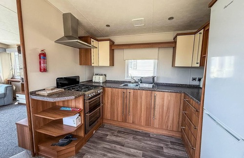 Clacton-on-Sea House | Lovely 8 berth caravan at Valley Farm Holiday Park ref 46829V