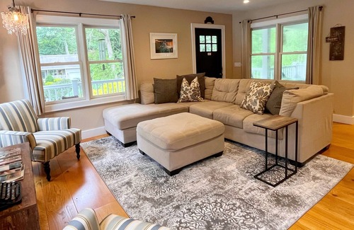 Baiting Hollow House | Lovely and Charming Home on the North Fork near Wineries and Farms!
