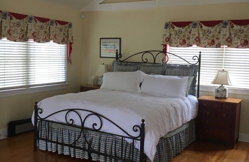 Laguna Beach Apartment | Lovely and clean upstairs studio apt.