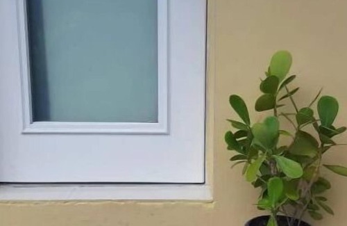 Flagami Apartment | Lovely and comfy studio-Free parking and Laundry!