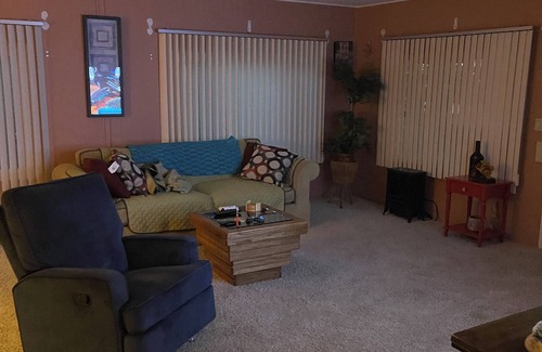 Cathedral City House | Lovely and cozy with retreat feel