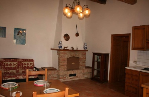 Castiglion Fiorentino Apartment | Lovely apartment for 4 people with WIFI, pool, TV and pets allowed, close to Cortona