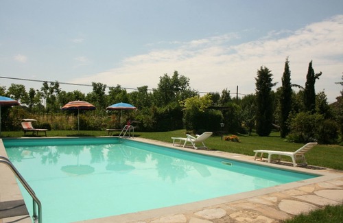 Castiglion Fiorentino Apartment | Lovely apartment for 4 people with WIFI, pool, TV and pets allowed, close to Cortona