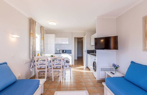 Plage de la Garonnette Apartment | Lovely apartment for 4 guests with A/C, pool, WIFI, TV and terrace