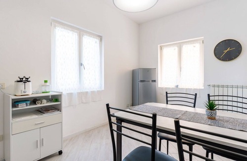 Villanova d'Albenga Apartment | Lovely apartment for 4 people with A/C, WIFI, TV, balcony and panoramic view