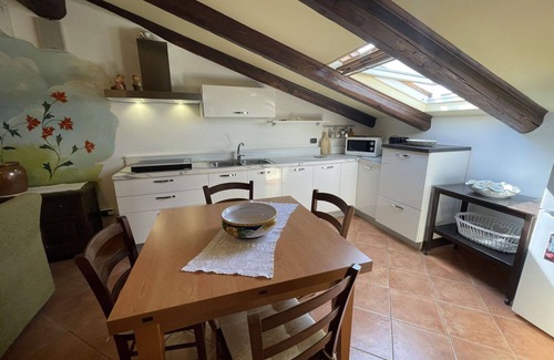 Montechiaro dʼAsti Apartment | Lovely apartment for 2 guests with A/C, WIFI, TV, patio and pets allowed