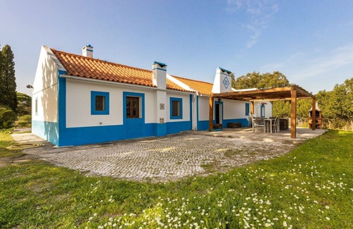 Sao Martinho Villa | Lovely apartment in villa for 7 people with A/C, pool, WIFI, TV, terrace and parking