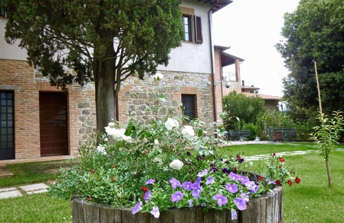 Popoltaio-Schiacciato Villa | Lovely apartment in villa for 8 guests with A/C, pool, WIFI, TV and patio