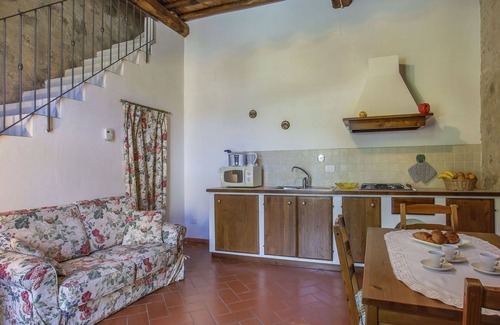 Sesto Fiorentino Villa | Lovely apartment in villa for 3 guests with pool, WIFI, TV and pets allowed
