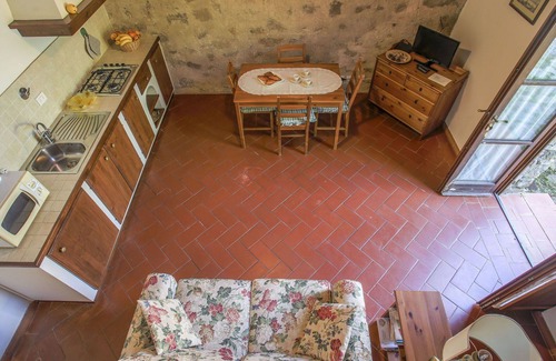Sesto Fiorentino Villa | Lovely apartment in villa for 3 guests with pool, WIFI, TV and pets allowed