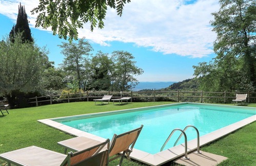 Sesto Fiorentino Villa | Lovely apartment in villa for 3 guests with pool, WIFI, TV and pets allowed