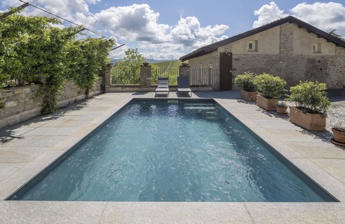 Monforte d'Alba Apartment | Lovely apartment for 4 guests with WIFI, pool and balcony, close to Alba