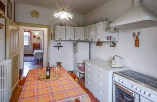 Massa Apartment | Lovely apartment in Massa e Cozzile with WiFi
