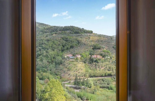 Massa Apartment | Lovely apartment in Massa e Cozzile with WiFi