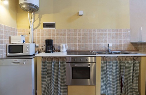 Novelli Apartment | Lovely apartment for 8 people with pool, WIFI, TV, patio, pets allowed and panoramic view