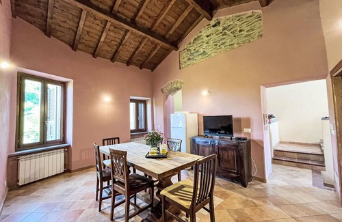 Novelli Apartment | Lovely apartment for 8 people with pool, WIFI, TV, patio, pets allowed and panoramic view