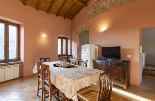 Novelli Apartment | Lovely apartment for 8 people with pool, WIFI, TV, patio, pets allowed and panoramic view