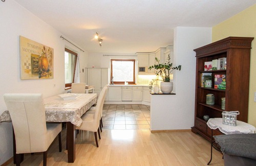 Zirl Apartment | Lovely apartment for 4 guests with WIFI, TV and patio