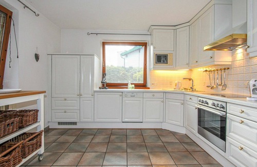 Zirl Apartment | Lovely apartment for 4 guests with WIFI, TV and patio