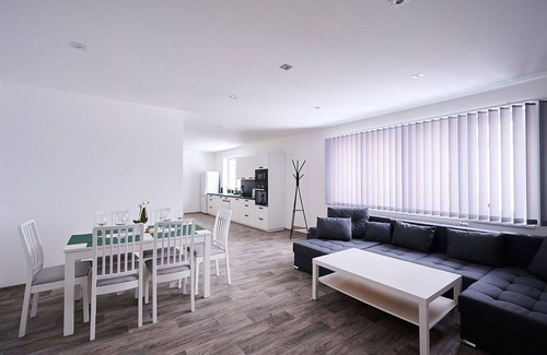 Desna Apartment | Lovely apartment for 6 people with WIFI, pool, TV, patio and parking