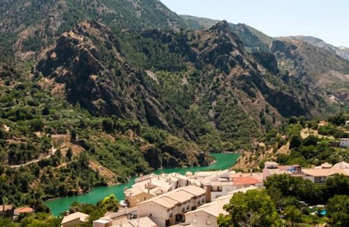 Guejar Sierra Apartment | Lovely Apartment - Ideal for Granada & Sierra Nevada. Free parking and WiFi