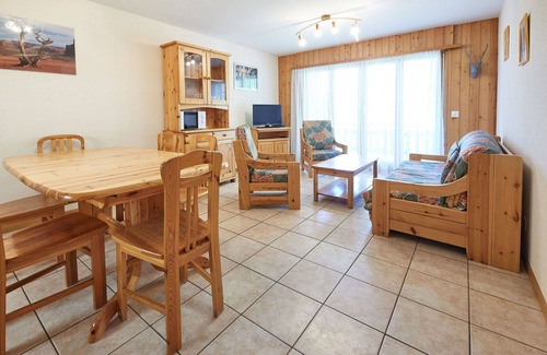 Granges Apartment | Lovely apartment for 8 guests with WIFI, TV, balcony, pets allowed and panoramic view