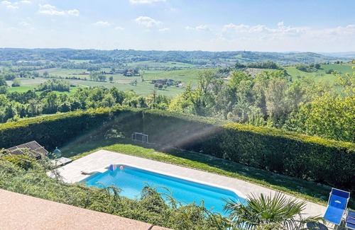 Portacomaro Apartment | Lovely apartment for 6 guests with A/C, WIFI, pool, TV, terrace, pets allowed and panoramic view
