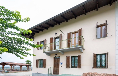Portacomaro Apartment | Lovely apartment for 6 guests with A/C, WIFI, pool, TV, terrace, pets allowed and panoramic view