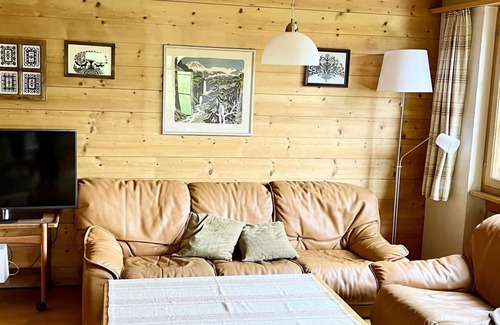 Zweisimmen Apartment | Lovely apartment for 8 people with WIFI, TV, balcony, pets allowed and parking