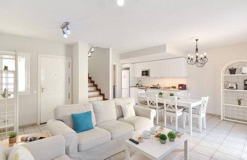 Pasito Blanco Apartment | Lovely apartment for 4 people with WIFI, pool, A/C, TV, terrace and pets allowed