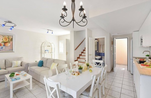 Pasito Blanco Apartment | Lovely apartment for 4 people with WIFI, pool, A/C, TV, terrace and pets allowed