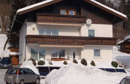 Haus Apartment | Lovely apartment for 10 guests with WIFI, TV, patio and pets allowed