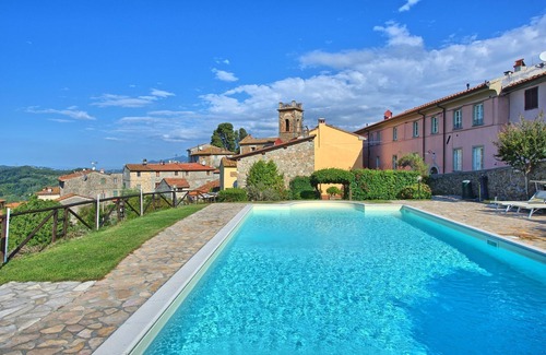Massarosa Apartment | Lovely apartment for 2 people with pool, WIFI, close to Viareggio