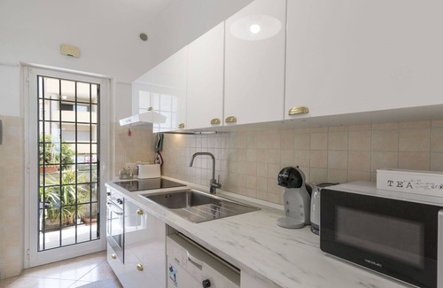 Torvaianica Apartment | Lovely apartment for 3 guests with A/C, TV and terrace