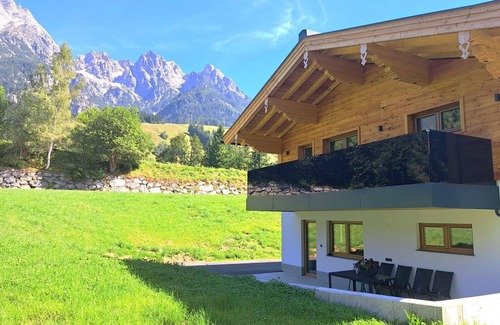 Leogang Apartment | Lovely apartment for 4 people with WIFI, TV, terrace, pets allowed and panoramic view