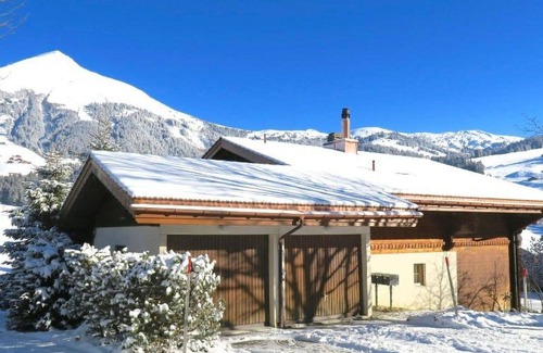 Lauenen Apartment | Lovely apartment for 4 guests with WIFI and balcony
